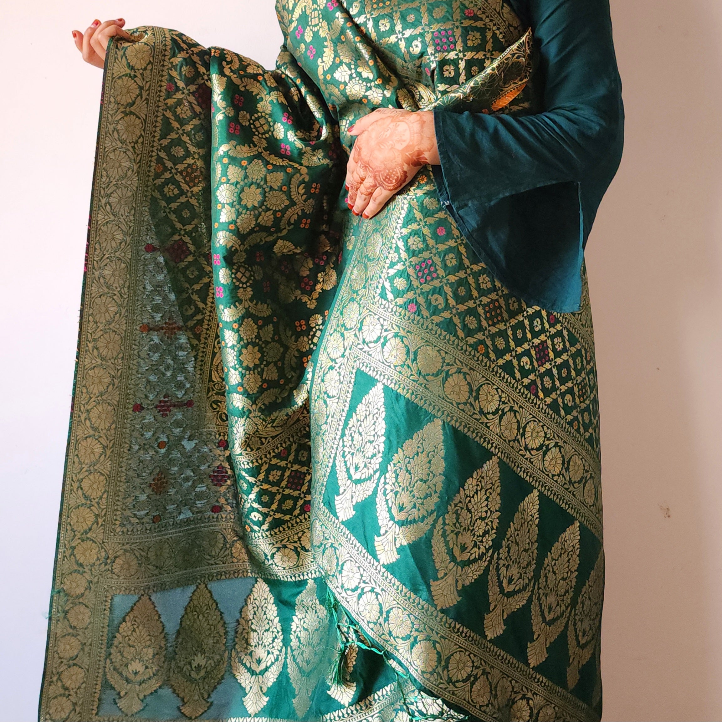 Emerald Green Bandhani Dupatta with Floral and Geometric Zari Weave