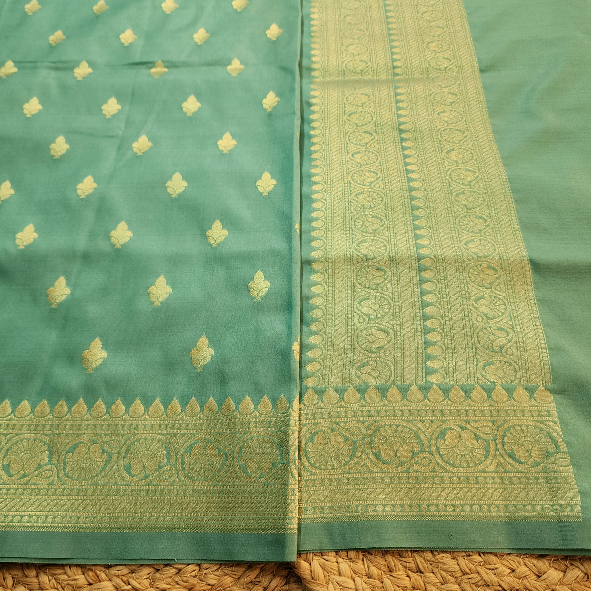 Aqua Green Banarasi Tapetta Silk Leaf Weave Dupatta