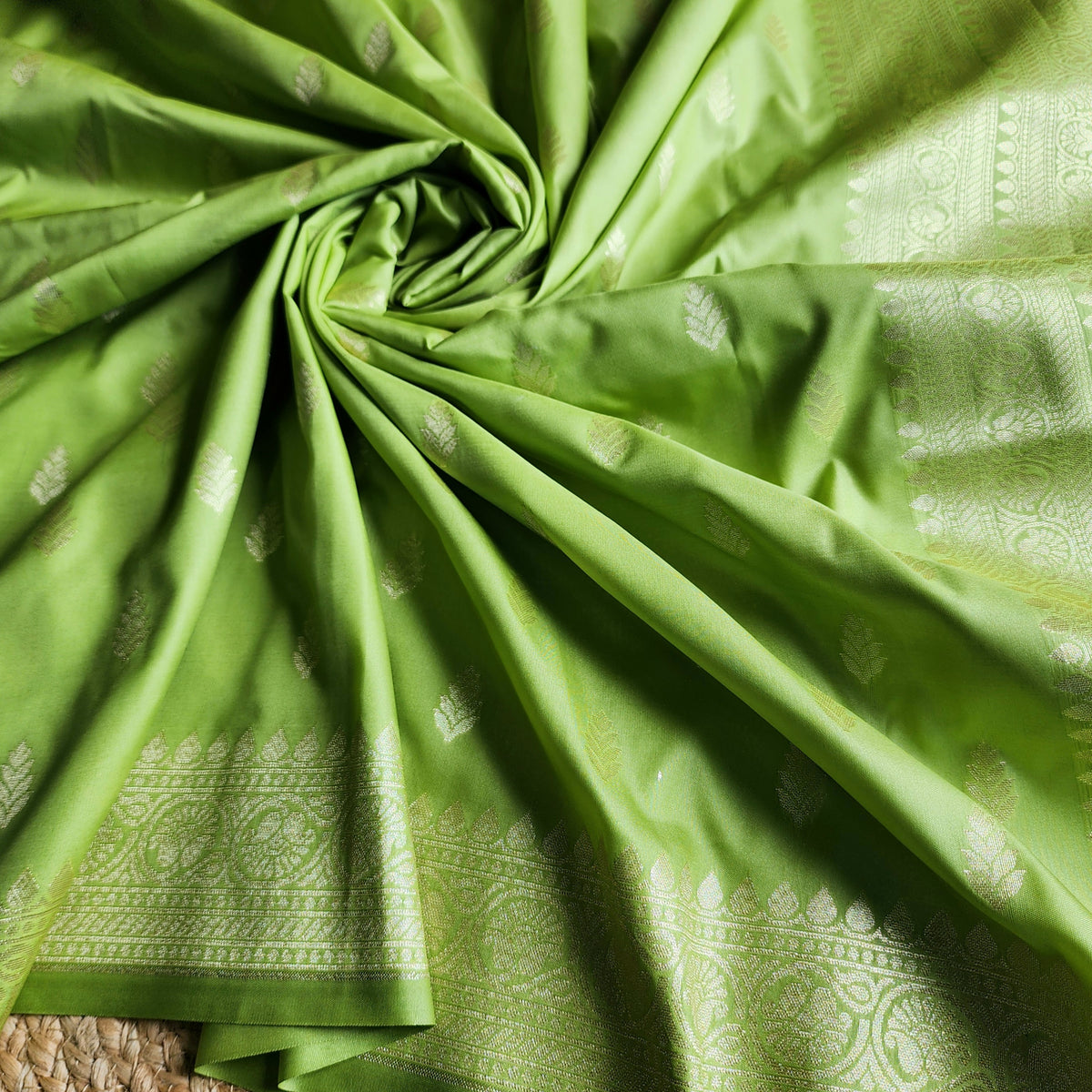 Pista Green Banarasi Tapetta Silk Leaf Weave Dupatta