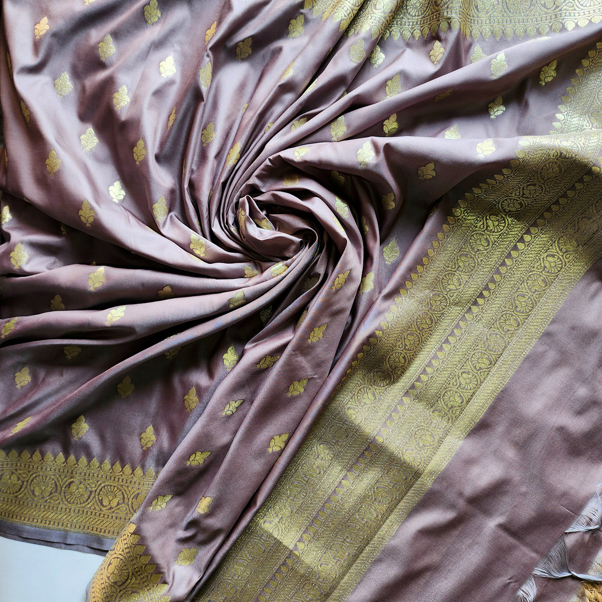 Mauve Banarasi Tapetta Silk Leaf Weave Dupatta