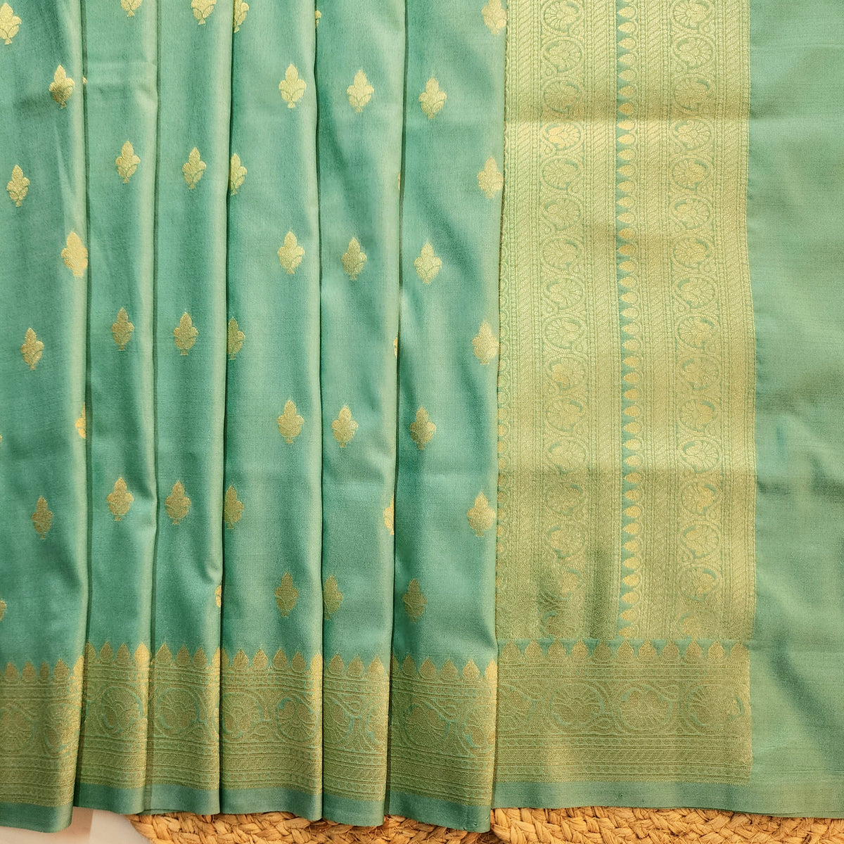 Aqua Green Banarasi Tapetta Silk Leaf Weave Dupatta