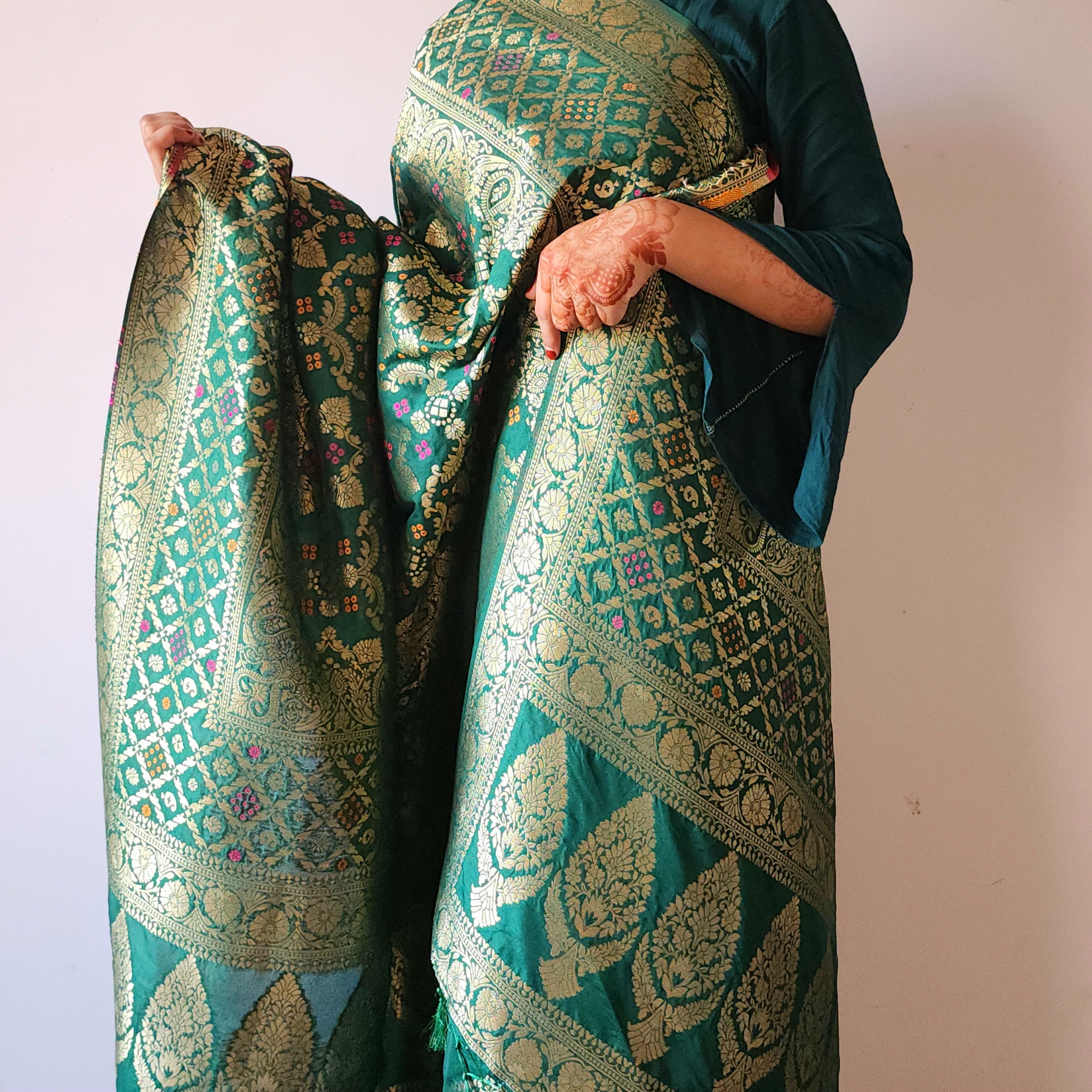 Emerald Green Bandhani Dupatta with Floral and Geometric Zari Weave