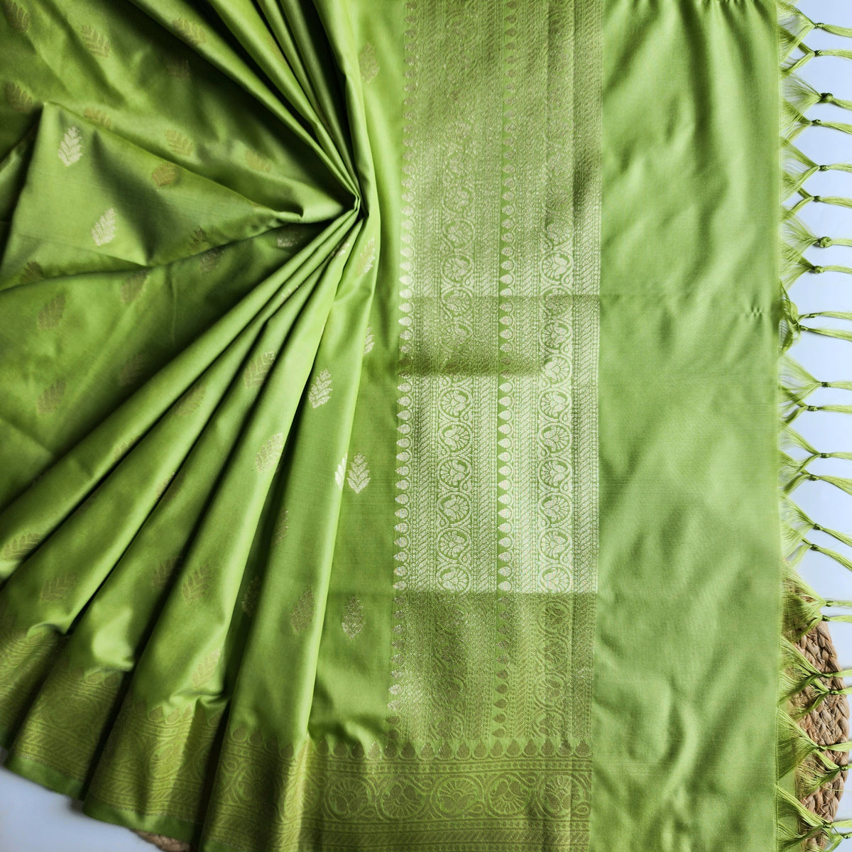 Pista Green Banarasi Tapetta Silk Leaf Weave Dupatta