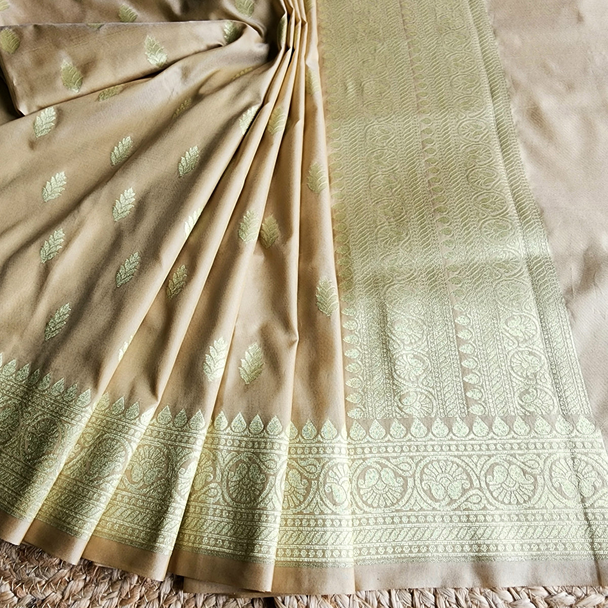 Champagne Banarasi Tapetta Silk Leaf Weave Dupatta