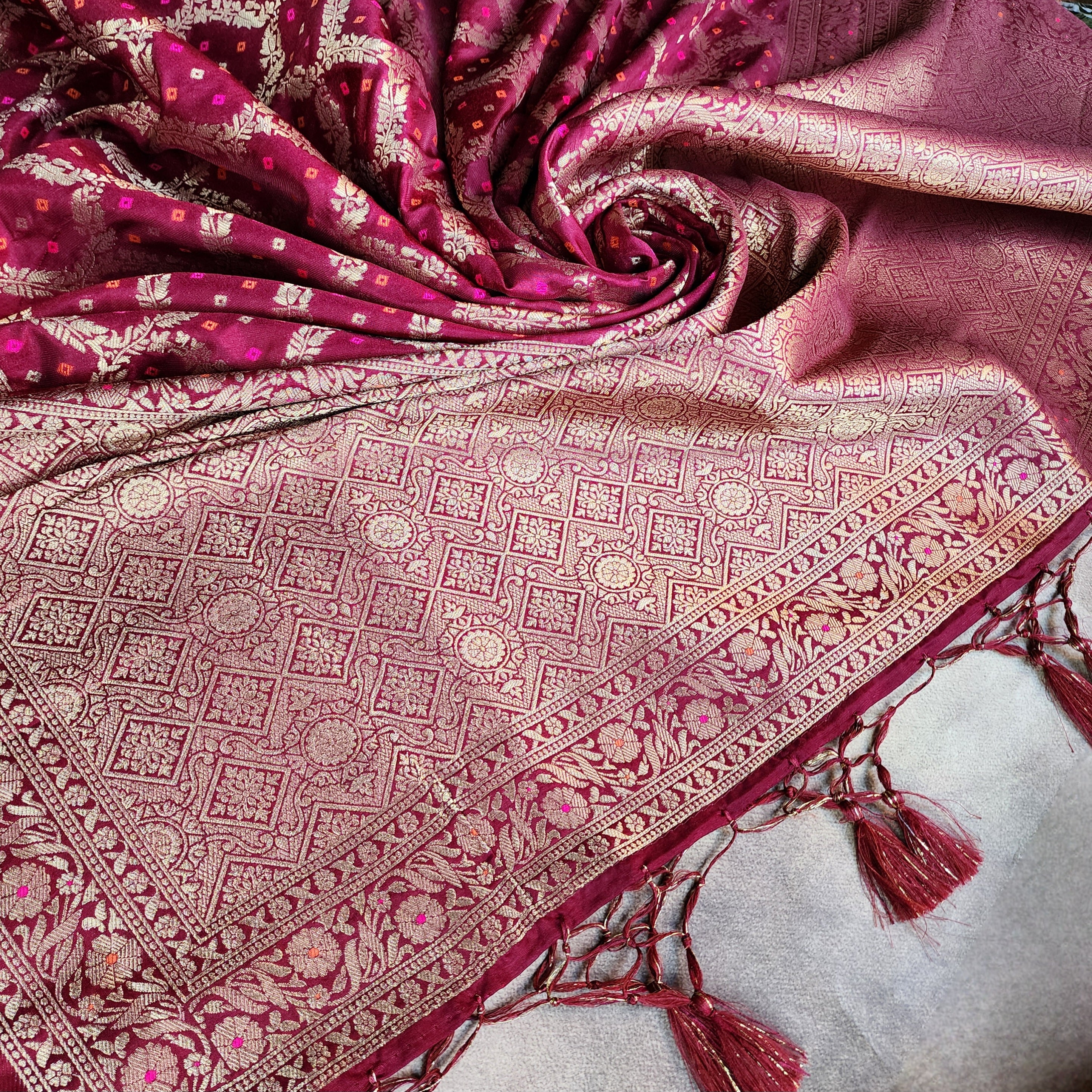 Wine Bandhani Dupatta with Traditional Jaal