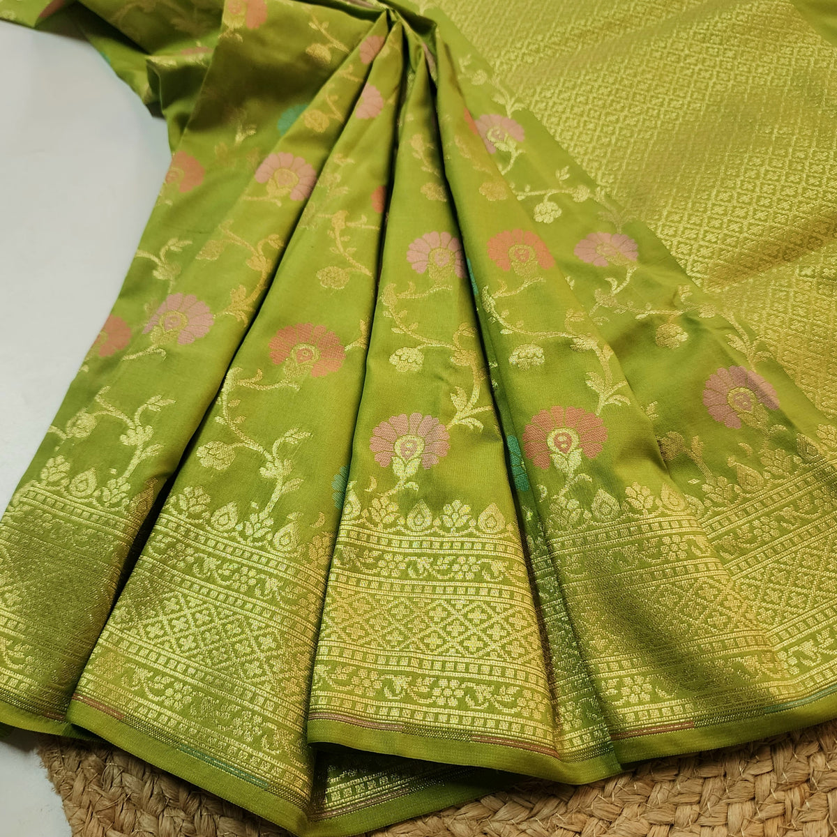Banarasi Silk Floral Jaal Dupatta - Pistachio Green