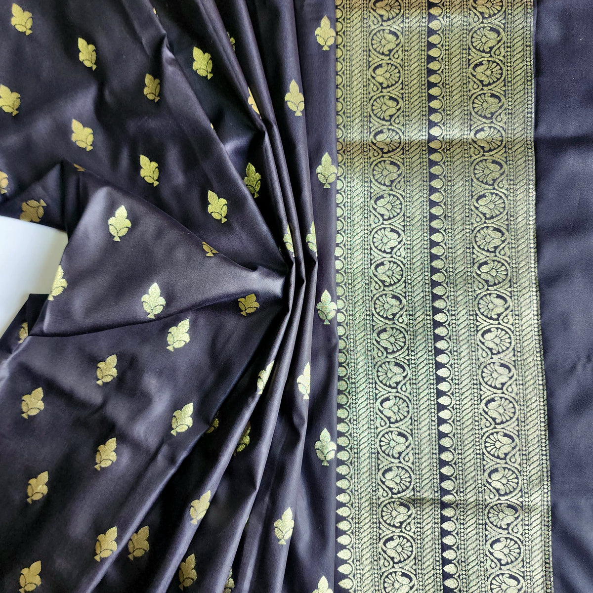 Charcoal Black Banarasi Tapetta Silk Leaf Weave Dupatta