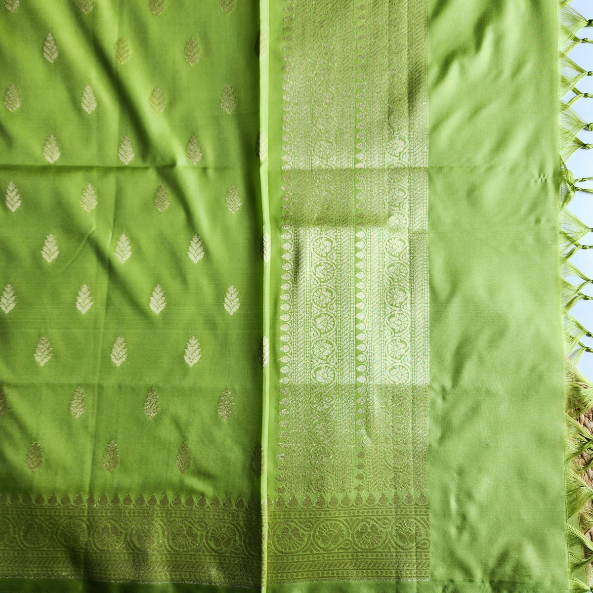 Pista Green Banarasi Tapetta Silk Leaf Weave Dupatta