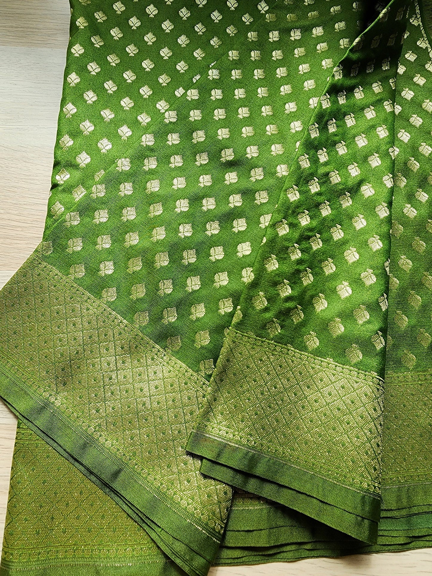 Banarasi Silk Light Green Dupatta with gold handweaving, Indian traditional and Festive designer dupatta, luxurious soft Banarsi dupatta