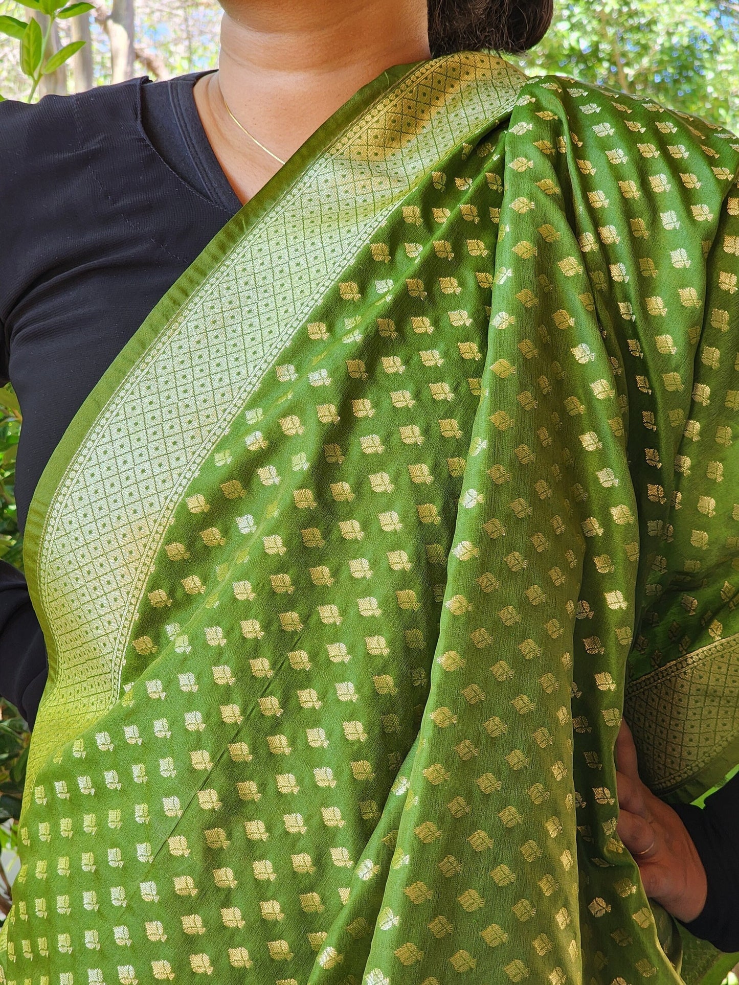Banarasi Silk Light Green Dupatta with gold handweaving, Indian traditional and Festive designer dupatta, luxurious soft Banarsi dupatta