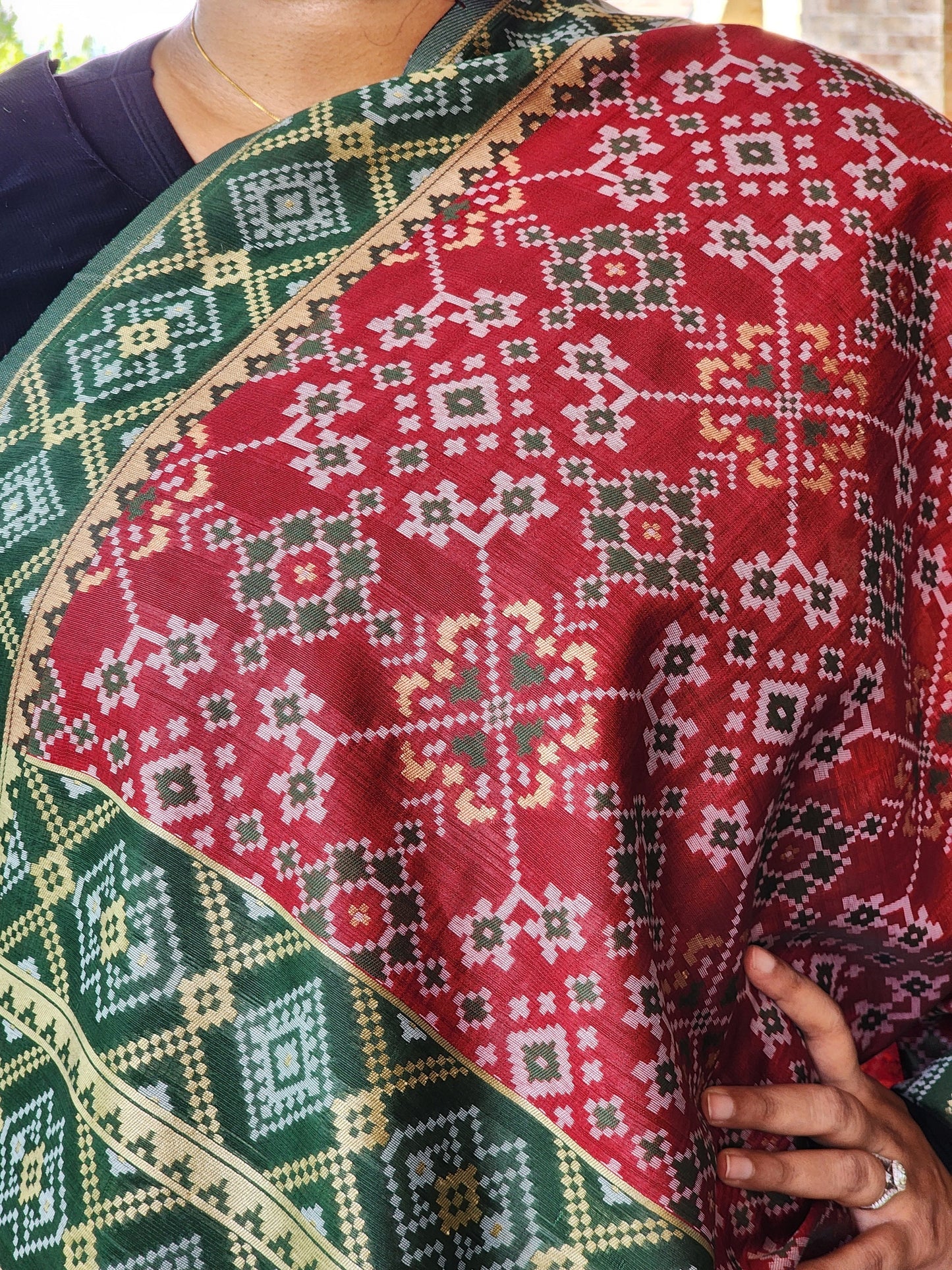 Banarasi Silk Handwoven Maroon Red & Green Dupatta with golden weaving, Indian traditional and Festive dhupatta, luxurious Banarsi silk