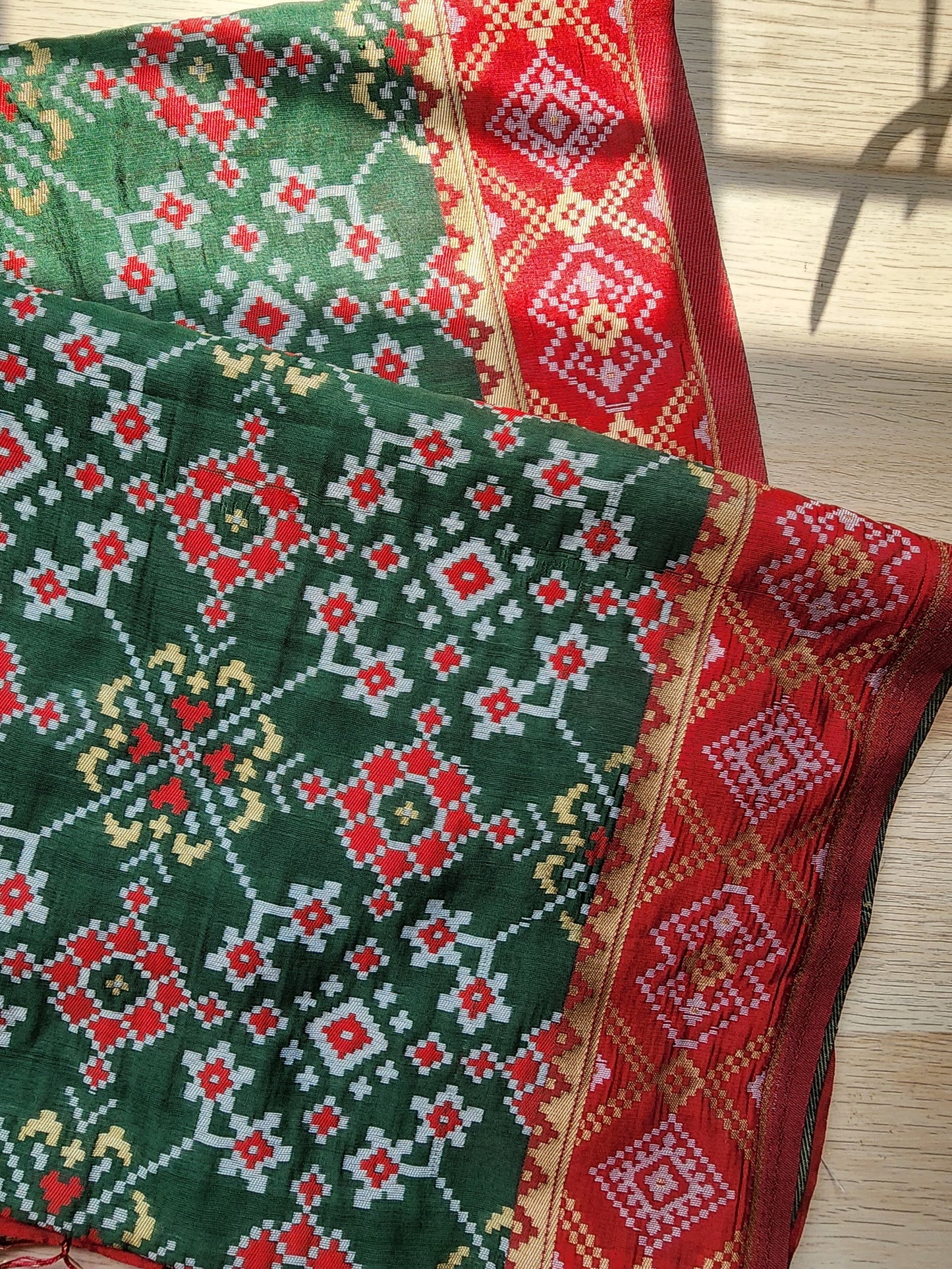 Banarasi Silk Handwoven Green & Red Dupatta with golden weaving, Indian traditional and Festive designer dhupatta, luxurious Banarsi silk