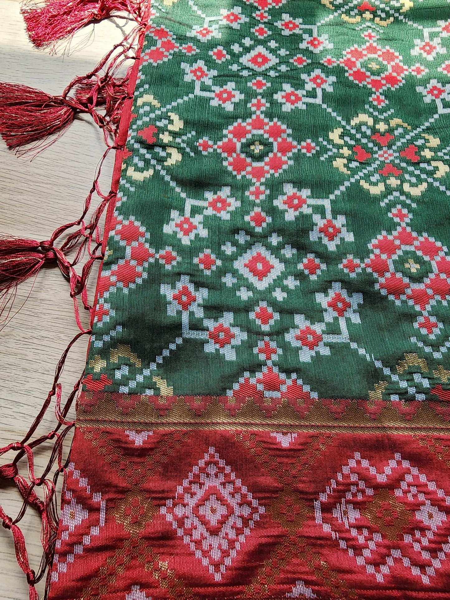Banarasi Silk Handwoven Green & Red Dupatta with golden weaving, Indian traditional and Festive designer dhupatta, luxurious Banarsi silk